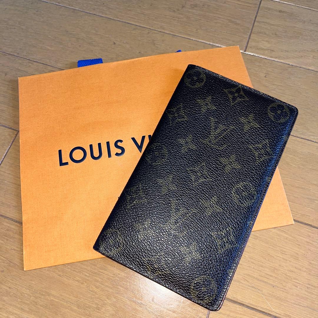 【LOUIS VUITTON】 お札入れ 財布 カードケース 新作【国内即発】ルイヴィトン LV チャーム付きカードケース (Louis